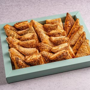 מגש מאפים מלוחים