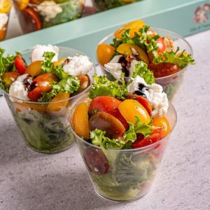 סלט קפרזה בכוסות