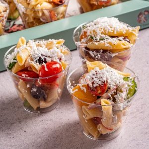 סלט פסטה בכוסות